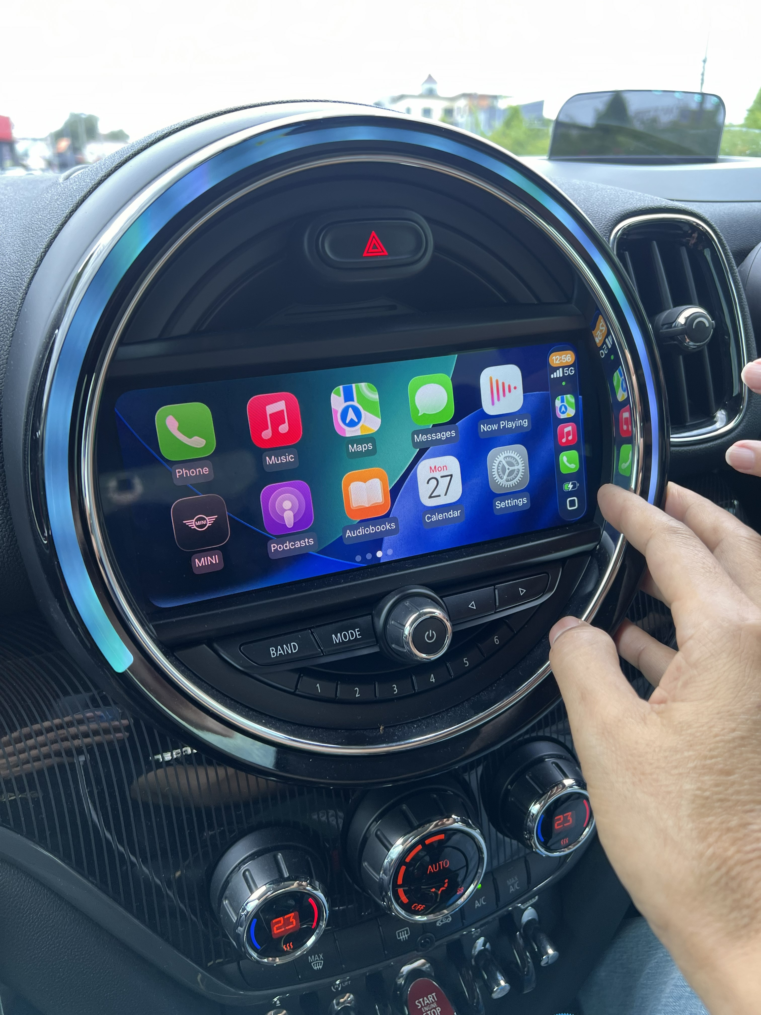 Apple CarPlay retrofit